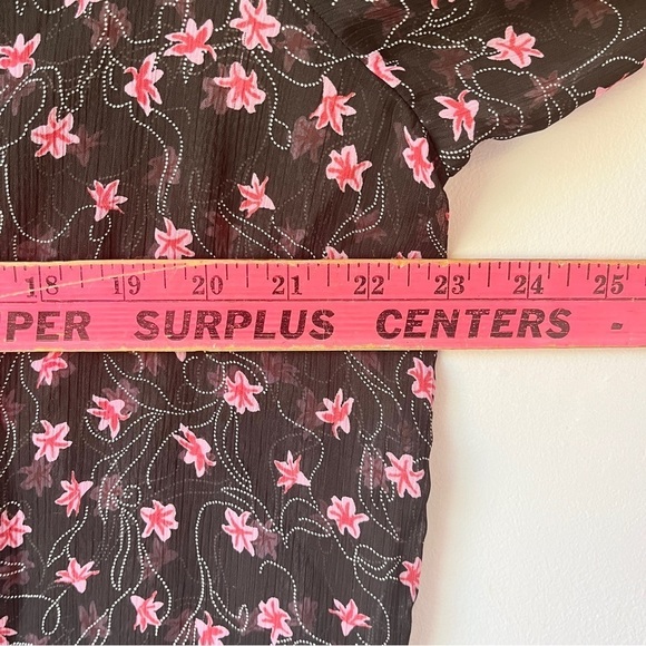 🏷️ 2/$20 Elizabeth and James Sheer Balloon Sleeve Micro Floral Blouse - Picture 8 of 9